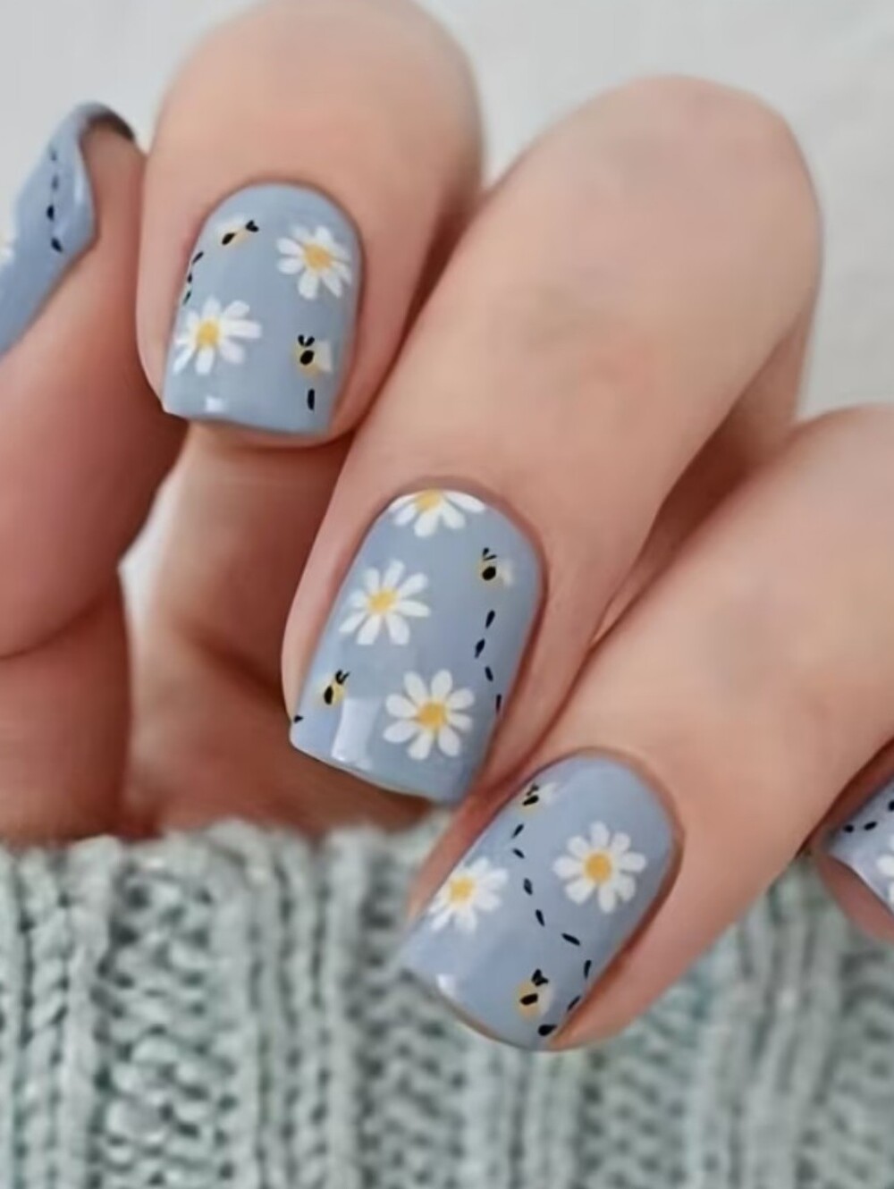 Blue Daisy Press-On Nails